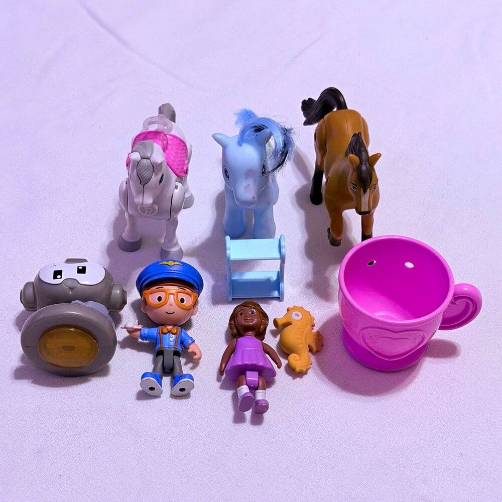 Horses Toy Figures Mixed Lot Horses Accessories Pink Cup Robot Age 4-7